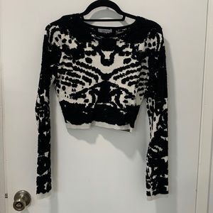 Super cute long sleeve black and white top